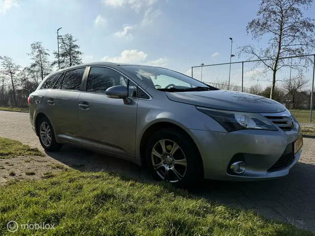 Toyota Avensis 1.8 VVTi Business 2012 Benzine 11