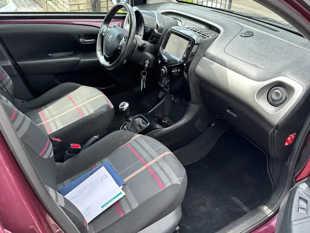 Peugeot 108 1.0 e-VTi Allure 2014 Benzine 8