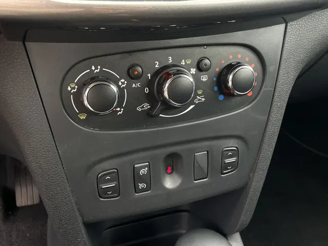 Dacia Logan MCV 0.9 TCe 10th Anniversary 2015 Benzine 14