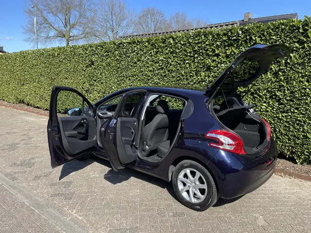 Peugeot 208 1.2 PureTech Style 2015 Benzine 4