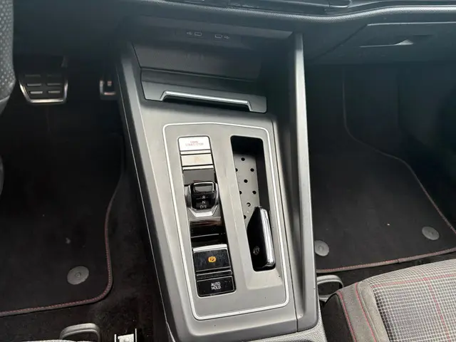 Volkswagen Golf 2.0 TSI GTI Pano 2021 Benzine 26