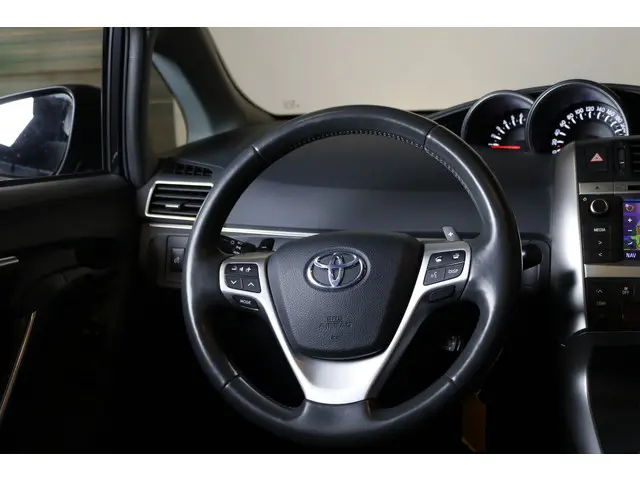 Toyota Verso 1.8 VVT-i Business 2013 Benzine 22