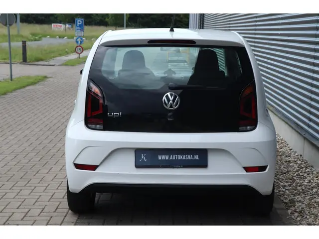Volkswagen up! 1.0 BMT move up! | Facelift model 2017 Benzine 4