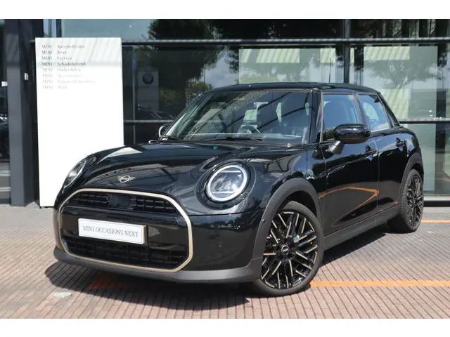 MINI 5-Deurs Cooper C 2024 Benzine 18