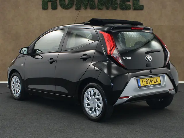 Toyota Aygo 1.0 VVT-i x-play cabrio 2021 Benzine 13
