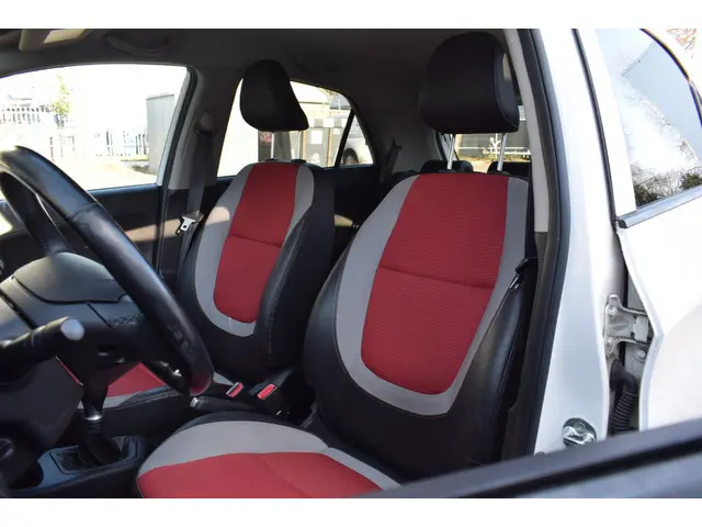 Kia Picanto 1.2 CVVT SportsLine 2015 Benzine 11