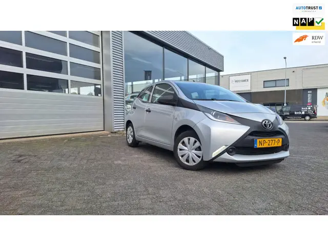 Toyota Aygo 1.0 VVT-i x-now*Airco*Cv*Trekhaak* 2017 Benzine