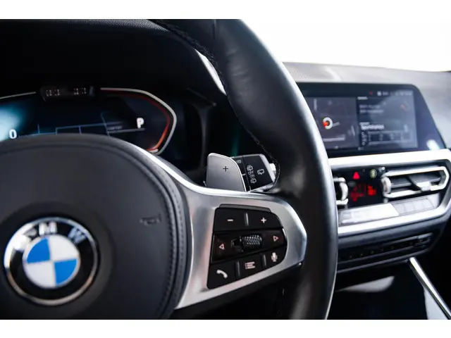 BMW 3 Serie Touring 330i Executive Edition 2020 Benzine 29