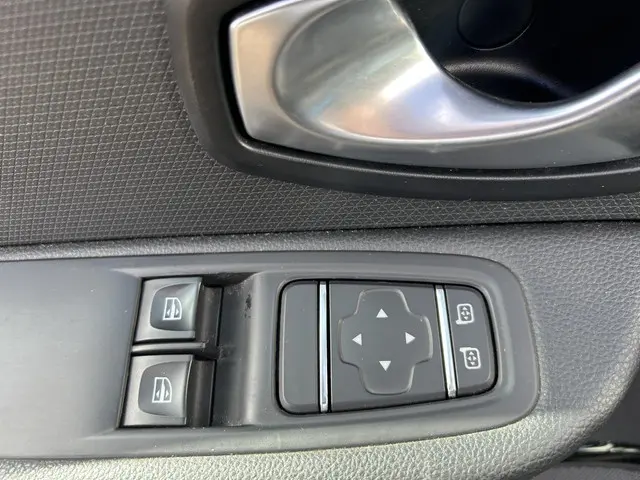 Renault Clio Estate 0.9 TCe Limited 2018 Benzine 7