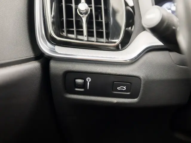 Volvo S60 2.0 T4 R-Design 2020 Benzine 24