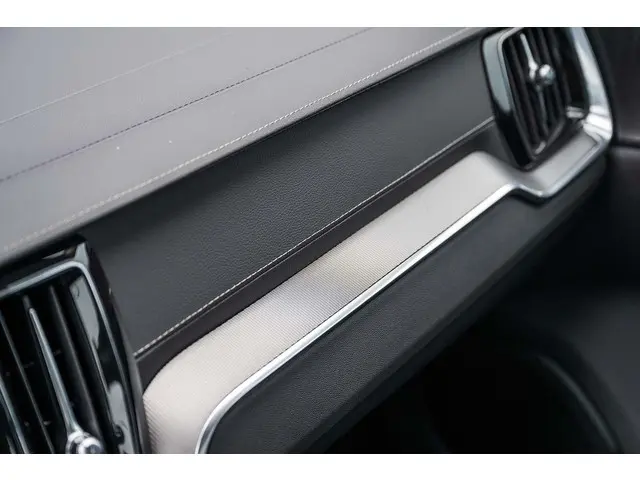 Volvo S60 B4 Ultimate Dark 2023 Benzine 34