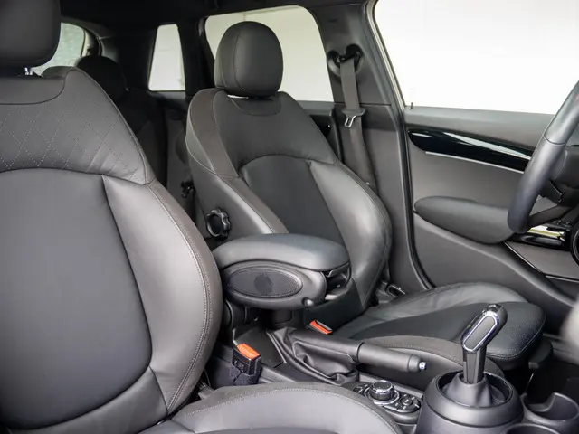 MINI 5-Deurs Cooper Aut. 2022 Benzine 8
