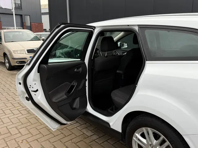 Ford Focus Wagon 1.0 EcoBoost Edition Plus 2014 Benzine 33