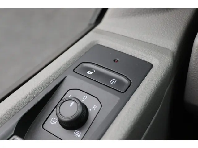 Volkswagen Transporter 2.0 TDI DSG L1H1 2022 Diesel 29