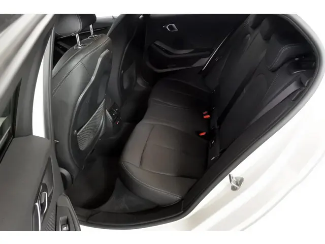 BMW 1 Serie 120iA M-Sport+ 2023 Benzine 45