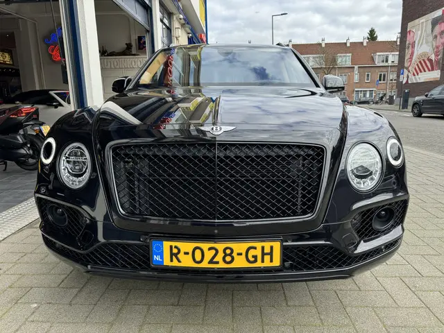 Bentley Bentayga 6.0 W12 FIRST BLACK EDITION 2016 Benzine 4
