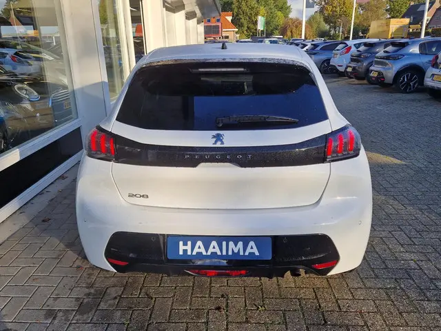 Peugeot 208 1.2T 100pk Allure Pack 2023 Benzine 8