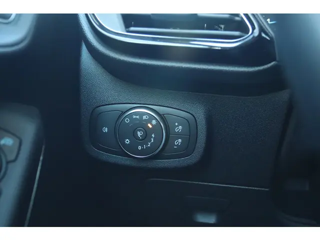 Ford Fiesta 1.0 ECOBOOST HYBRID TITANIUM 2022 Benzine 23