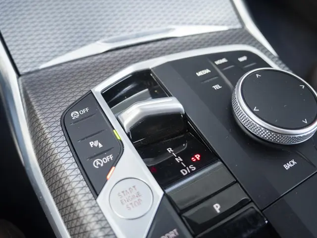 BMW 3 Serie Touring 320i 2025 Benzine 12