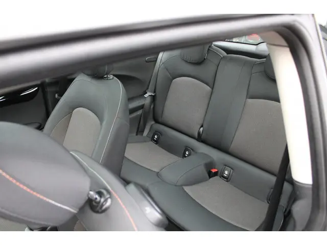 MINI Cooper Mini 1.5 Business 2016 Benzine 18