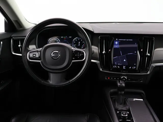 Volvo S90 2.0 T5 250PK MOMENTUM + SCHUIFDAK | 2018 Benzine 3