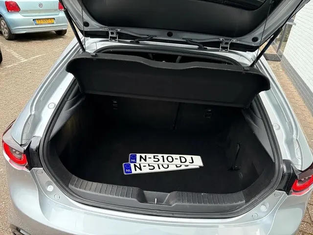 Mazda 3 2.0 e-SkyActiv-X M Hybrid 180 Luxury 2020 Benzine 6
