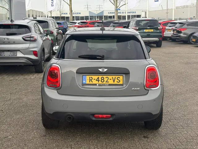 MINI One 3