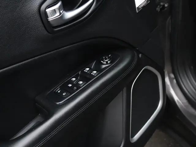 Jeep Compass 1.3T Night Eagle 2021 Benzine 17