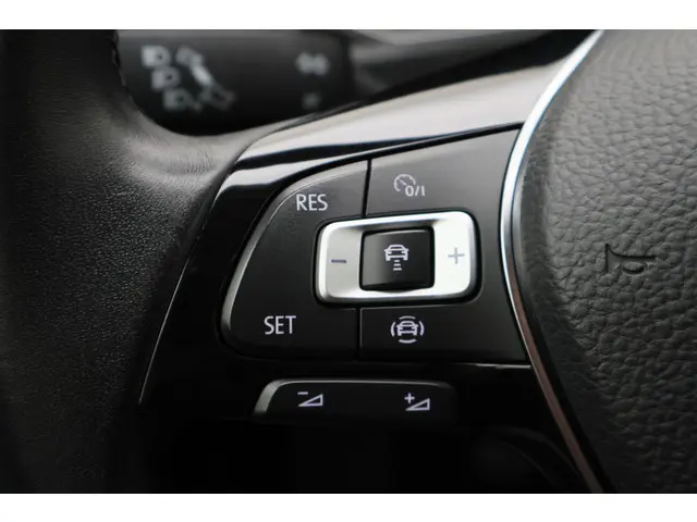 Volkswagen T-Roc 1.0 TSI Style Business 2020 Benzine 31