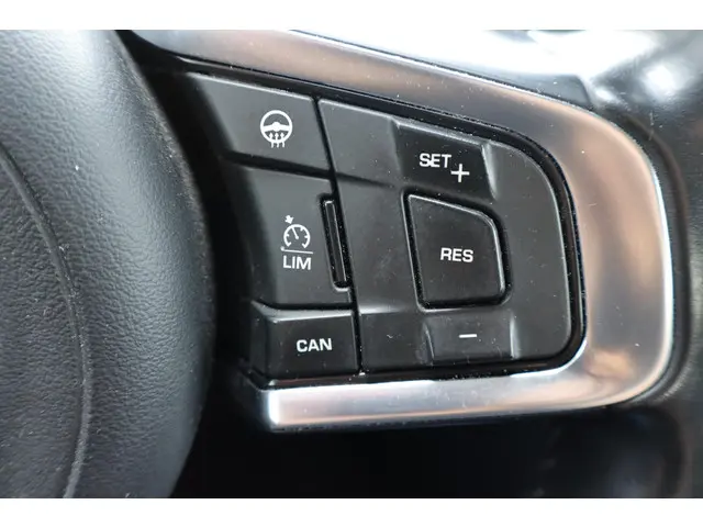 Jaguar XE 2.0 D R-Sport 2018 Diesel 26