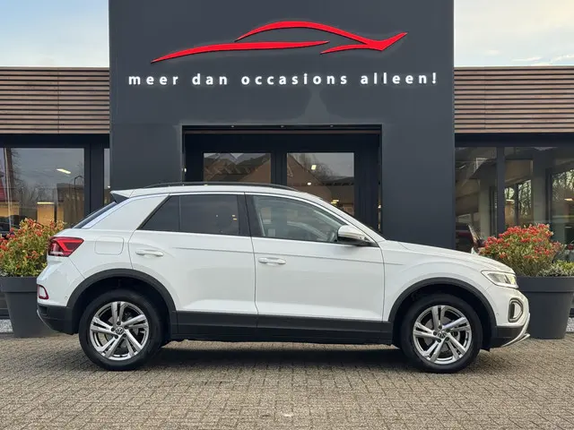Volkswagen T-Roc 1.0 TSI 110pk 75 Edition 2022 Benzine 4
