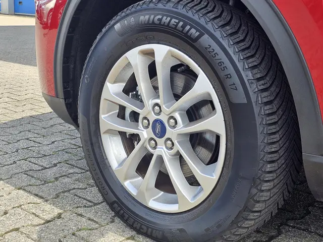 Ford Kuga 2.5 PHEV Titanium 2023 Hybride Benzine 36