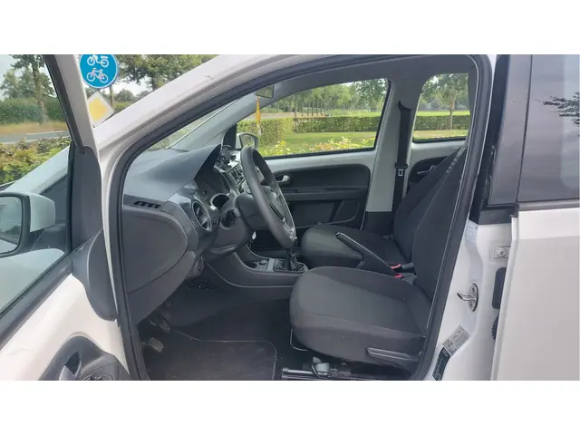 Volkswagen up! 1.0 BMT move up! 2020 Benzine 11