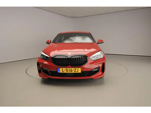 BMW 1 Serie 5-deurs 118i 2021 Benzine 5