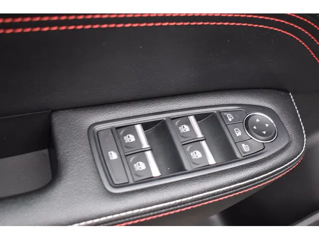 Renault Arkana mild hybrid 160 PK R.S. line 2023 Benzine 32