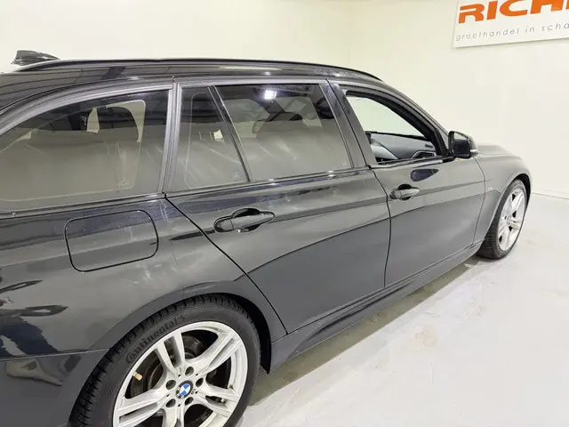 BMW 3 Serie Touring 318i M Sport Aut8 2019 Benzine 48