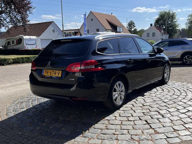 Peugeot 308 SW 1.2 PureTech Blue Lion 2017 Benzine 4