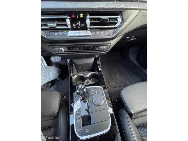 BMW 1 Serie 118i M sport High exce. 2021 Benzine 16