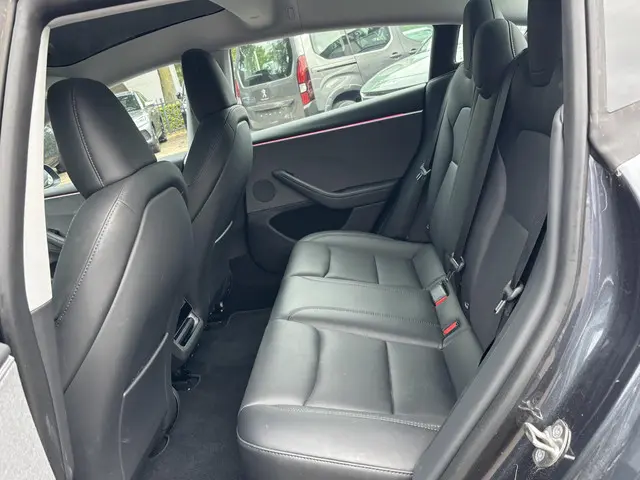 Tesla Model 3 RWD 60 kWh 2024 Elektrisch 10