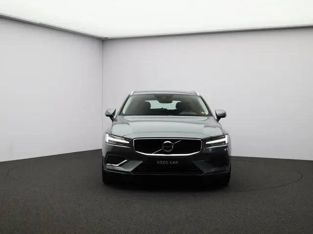 Volvo V60 2.0 T4 Momentum Pro 2019 Benzine 35