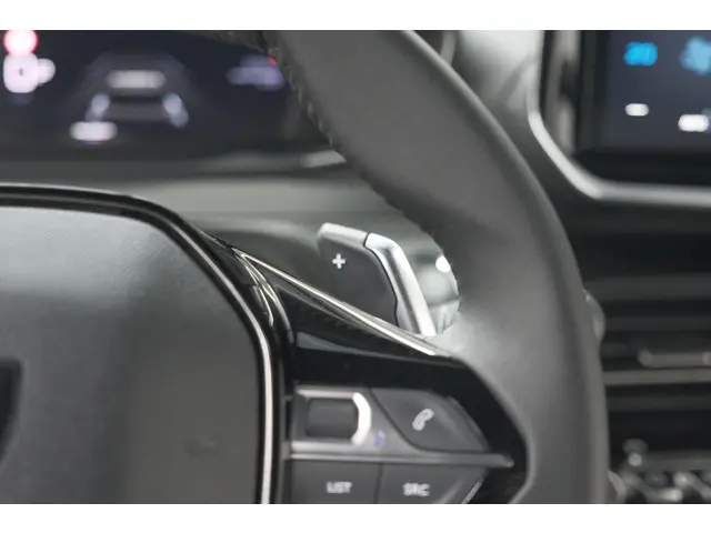 Peugeot 2008 1.2 Hybrid 145 Allure 2025 Hybride Benzine 39