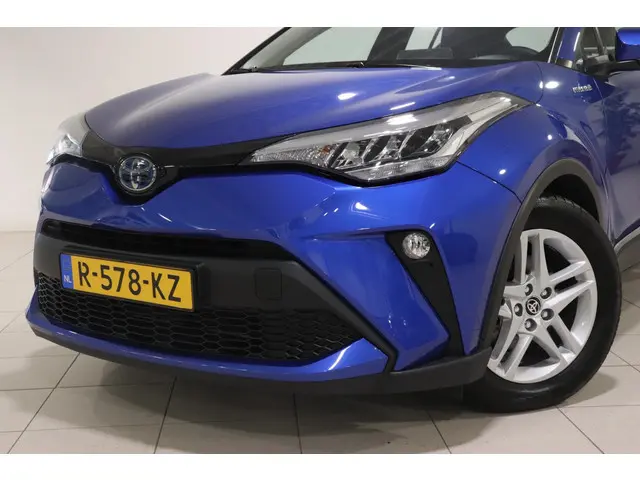 Toyota C-HR 1.8 Hybrid Active, 2022 Hybride Benzine 9
