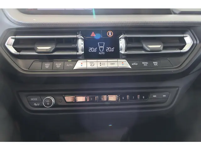 BMW 1 Serie 118i Executive Edition 2020 Benzine 19