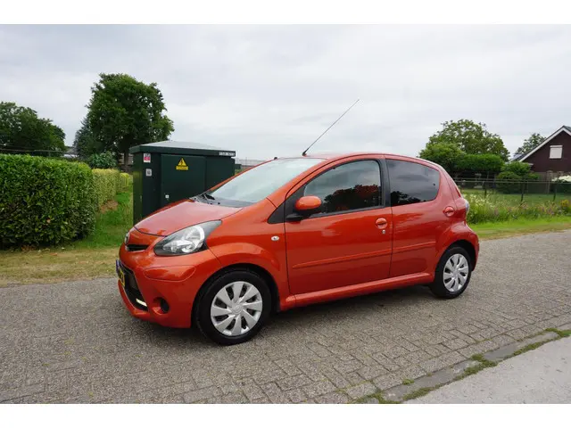 Toyota Aygo 1.0 VVT-i Dynamic Orange 2012 Benzine