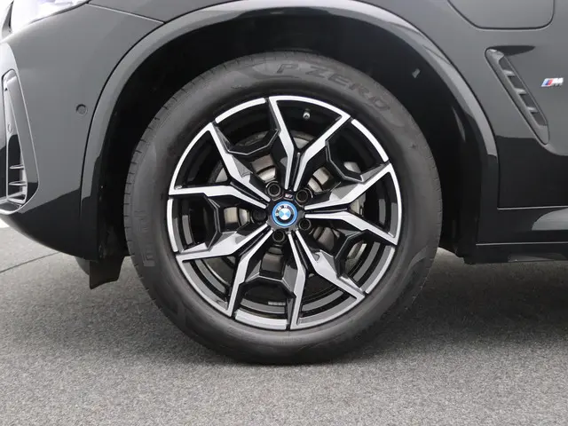 BMW X3 xDrive30e 2023 Hybride Benzine 8