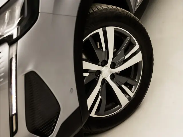 Peugeot 3008 1.2 PureTech Allure Sport 2021 Benzine 14