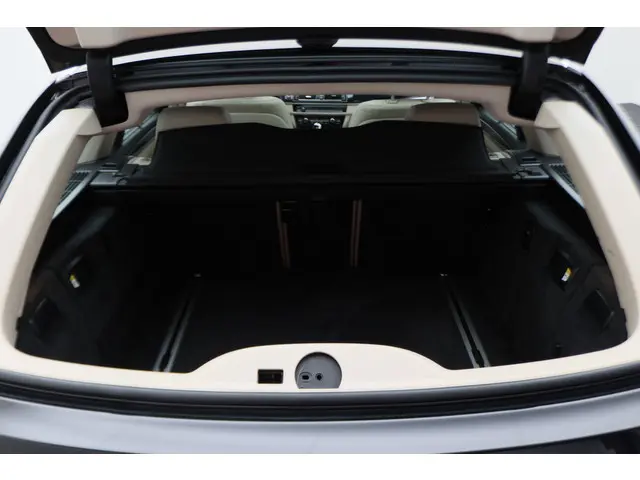 BMW 5 Serie Touring 535i Luxury Edition 2016 Benzine 19