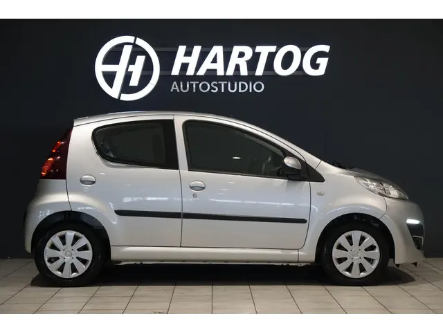 Peugeot 107 1.0 2013 Benzine 6