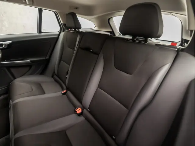 Volvo V60 1.6 T3 Momentum Sport 2014 Benzine 14