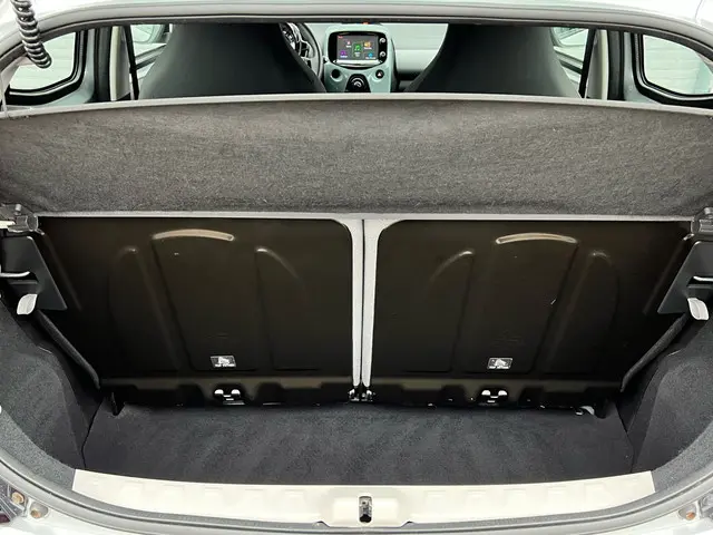 Toyota Aygo 1.0 VVT-i x-play 5-deurs 2018 Benzine 33